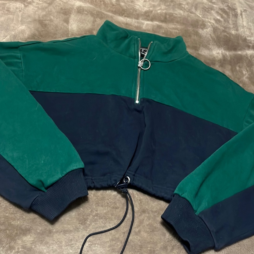 Forever 21 crop top sweatshirt